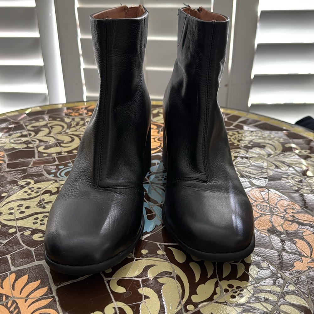 GENTLE SOULS by KENNETH COLE BLICK HEEL ANKLE BOOT SZ: 8.5/39EU - Picture 4 of 8